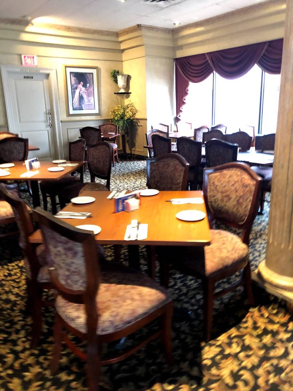 Roma Italian Restaurant | restaurant | 6350 Tomken Rd, Mississauga, ON L5T 1Y3, Canada | 9056703278 OR +1 905-670-3278