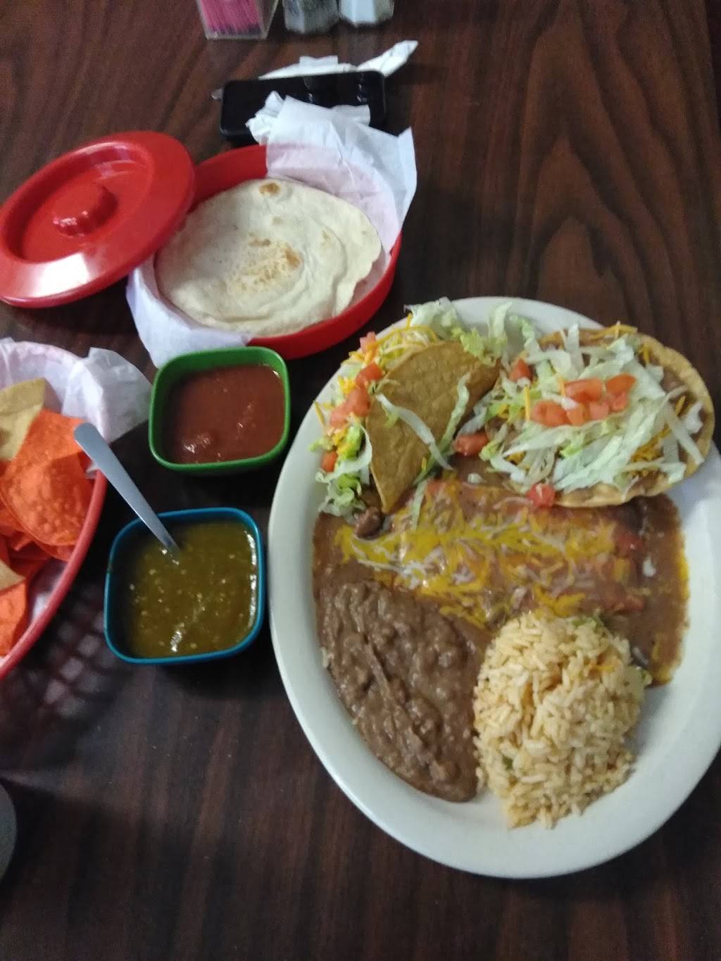 Los Reyes Cafe | restaurant | 101 US-87, Smiley, TX 78159, USA | 8305876510 OR +1 830-587-6510