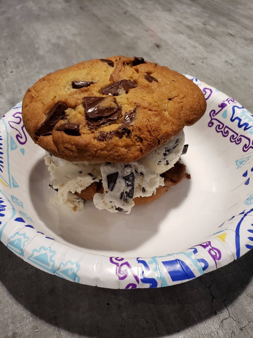 Local Chill Artisan Ice Cream | restaurant | 5140 Ocean Blvd, Siesta Key, FL 34242, USA | 9413887672 OR +1 941-388-7672