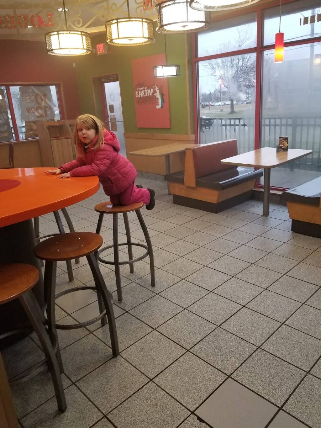 Popeyes Louisiana Kitchen | restaurant | 5581 Warrensville Center Rd, Maple Heights, OH 44137, USA | 2163320770 OR +1 216-332-0770