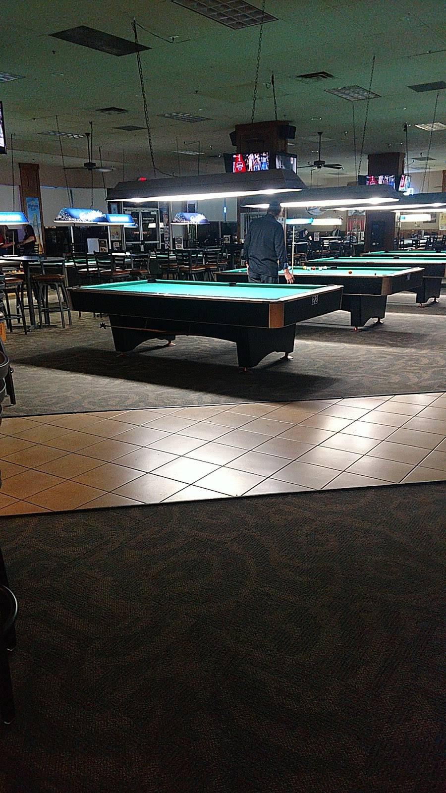 Sharks Restaurant & Billiards | restaurant | 10320 Shawnee Mission Pkwy, Shawnee, KS 66203, USA | 9132684006 OR +1 913-268-4006