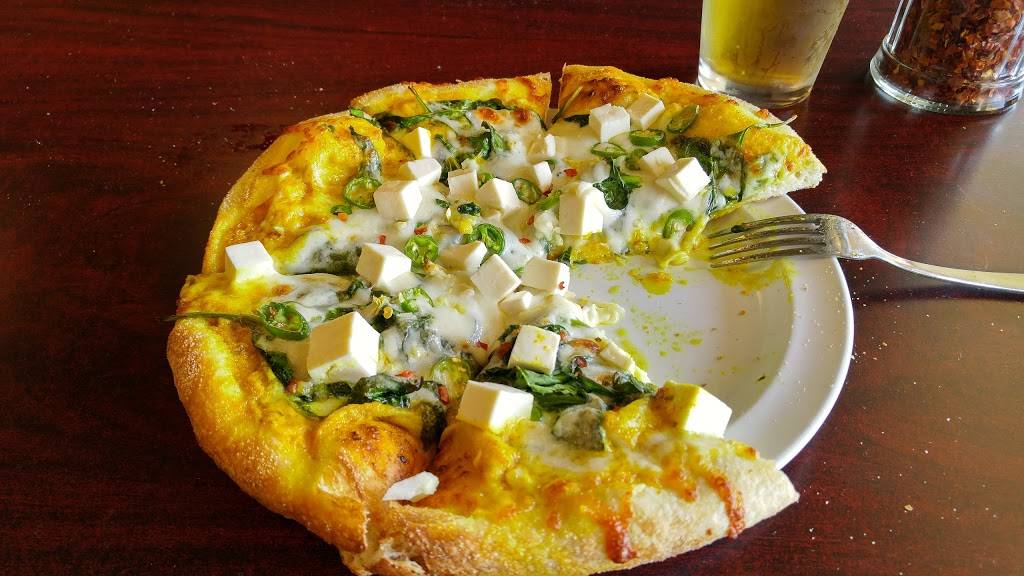 Dhillons Pizza | restaurant | 706 W Onstott Frontage Rd, Yuba City, CA 95991, USA | 5307773018 OR +1 530-777-3018