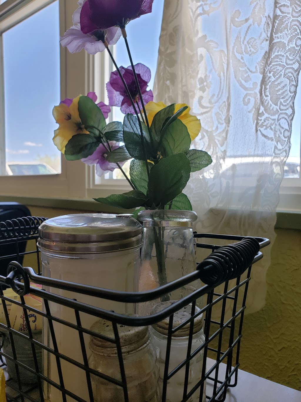 Frontier Diner | restaurant | 213 Grand Ave, Cheraw, CO 81030, USA | 7198536208 OR +1 719-853-6208