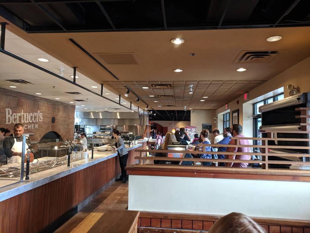 Bertuccis Italian Restaurant | restaurant | 4054 Mystic Valley Pkwy, Medford, MA 02155, USA | 7813969933 OR +1 781-396-9933