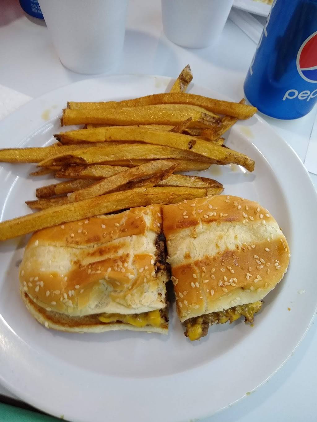 Shortys Grill | restaurant | 4115 Meeting St, Loris, SC 29569, USA | 8437561390 OR +1 843-756-1390