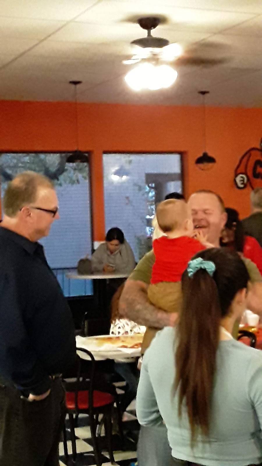 Fatties Pizza | restaurant | 235 Coalinga Plaza, Coalinga, CA 93210, USA | 5599350841 OR +1 559-935-0841