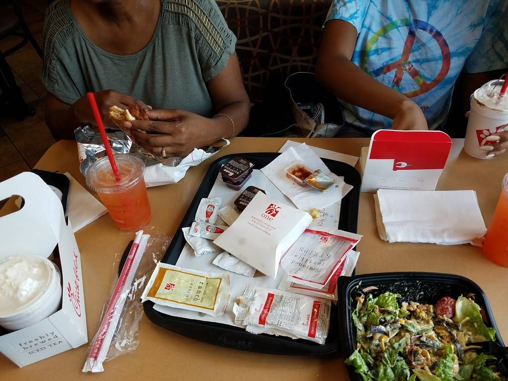 Chick-fil-A | restaurant | 405 MacDade Boulevard, Folsom, PA 19033, USA | 6105861607 OR +1 610-586-1607