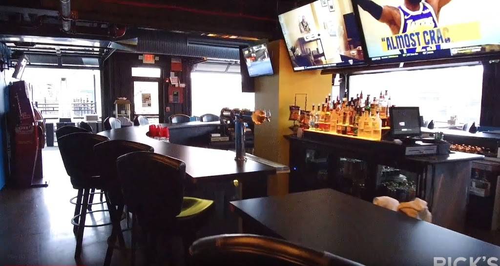 Locals On The Lakes | restaurant | 530 Portage Lakes Drive, Akron, OH 44319, USA | 3307945157 OR +1 330-794-5157