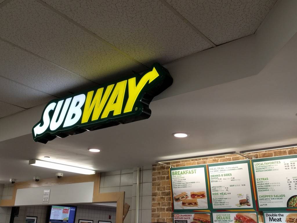 Subway Restaurants | restaurant | Crabtree Commons, Community College, 1001 Crooked Hill Rd, Brentwood, NY 11717, USA | 6312734374 OR +1 631-273-4374