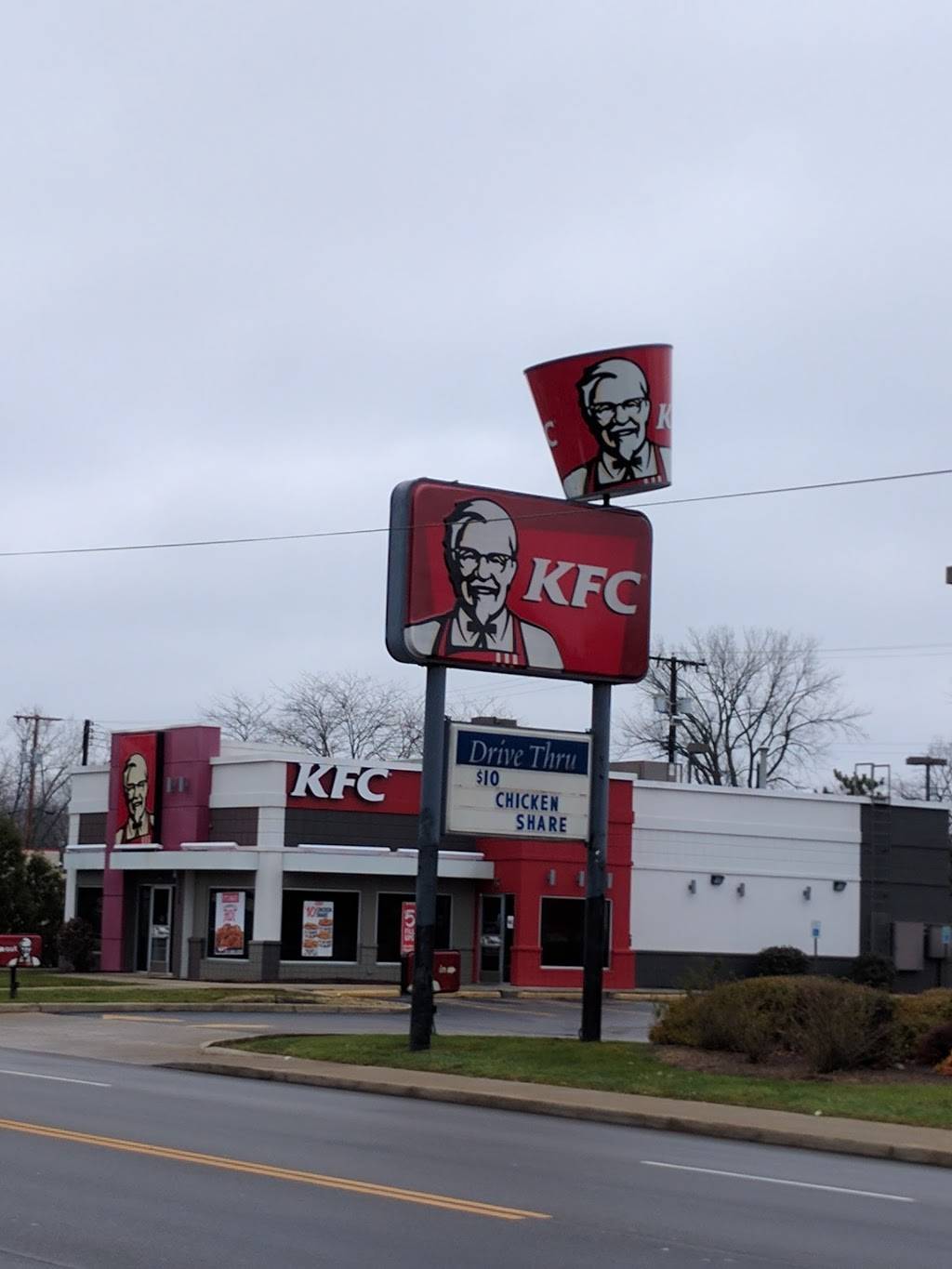 KFC | restaurant | 2324 S Madison St, Muncie, IN 47302, USA | 7652897311 OR +1 765-289-7311