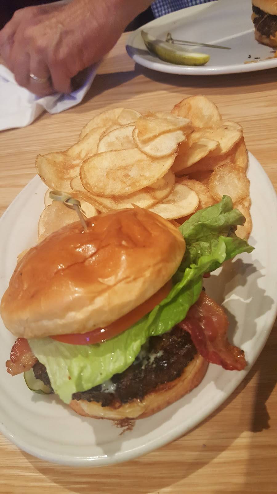 Black Oak Tavern | restaurant | 9630 S Pulaski Rd, Oak Lawn, IL 60453, USA | 7085724500 OR +1 708-572-4500