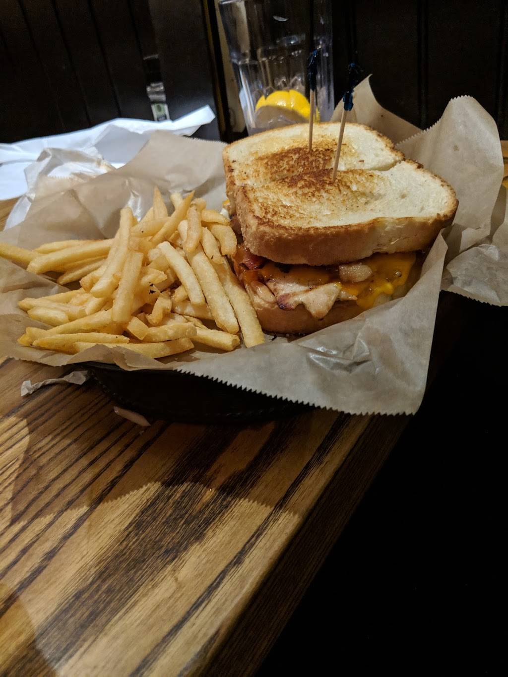 Tunxis Grill & Pizzeria | restaurant | 3 Tunxis St, Windsor, CT 06095, USA | 8606886429 OR +1 860-688-6429