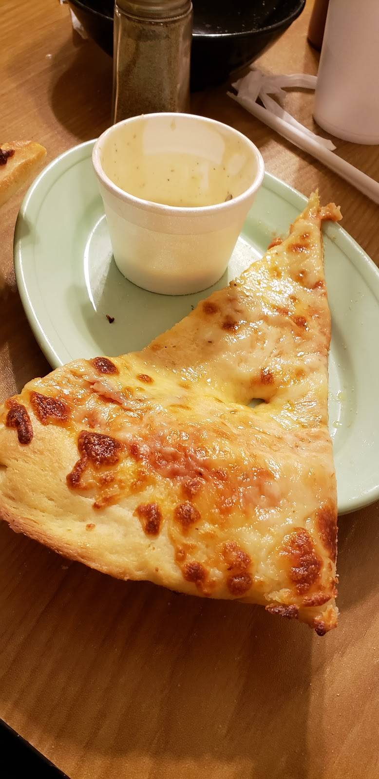 Giovannis Pizza | restaurant | 2003 2nd St, Richlands, VA 24641, USA | 2769630166 OR +1 276-963-0166