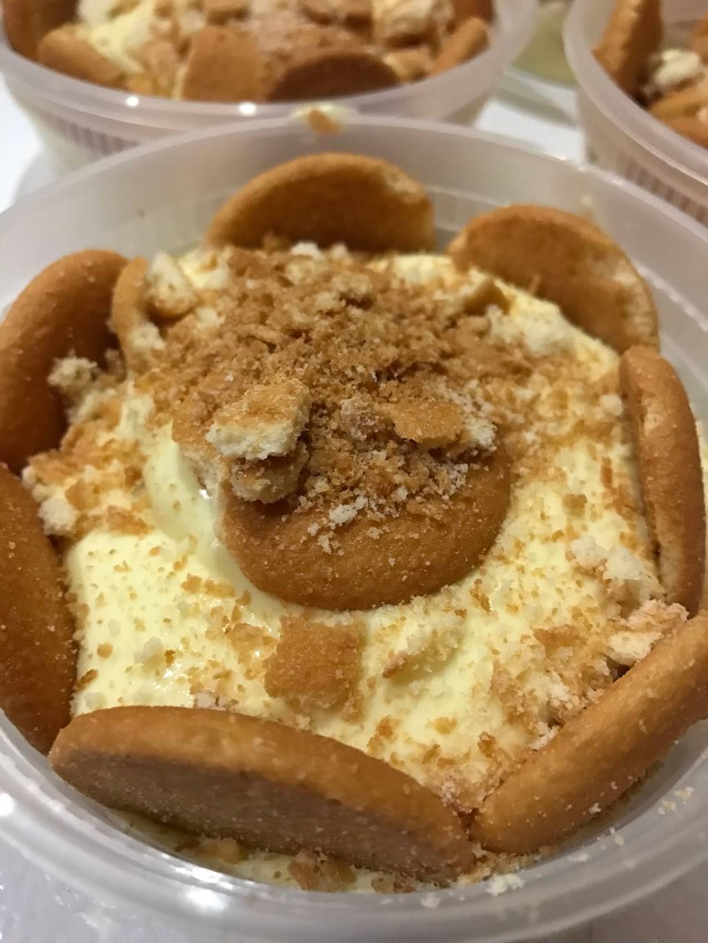 Carolyns Soul Food | restaurant | 76 Orient Ave, Jersey City, NJ 07305, USA | 2013330034 OR +1 201-333-0034