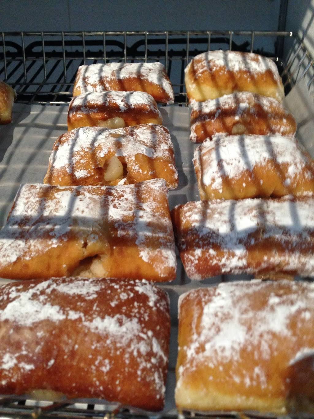 Chantilly Beignes Bistro | restaurant | 619 Rue Principale, Laval, QC H7X 1C7, Canada | 4509699619 OR +1 450-969-9619