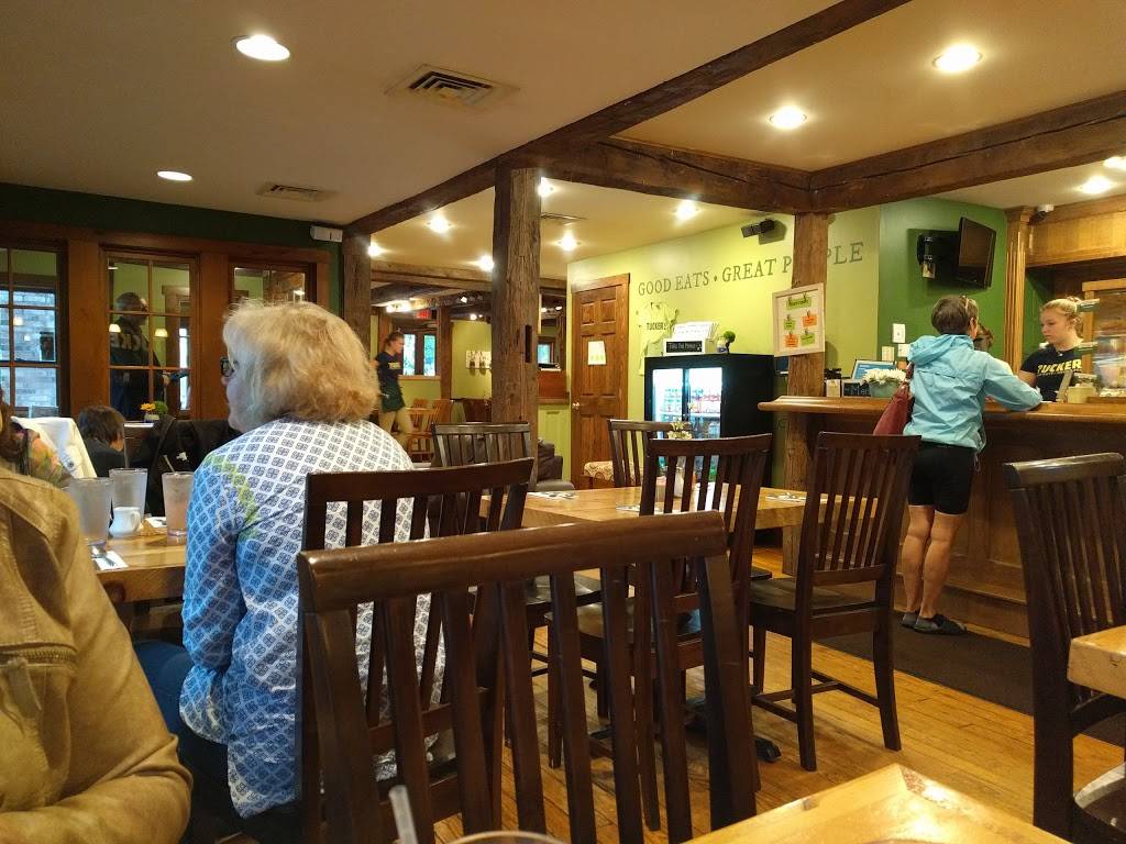 Tuckers | restaurant | 207 Main St, New London, NH 03257, USA | 6034135528 OR +1 603-413-5528
