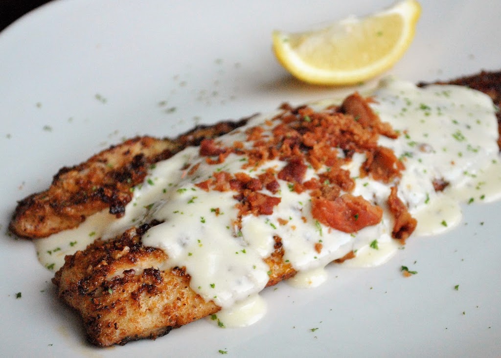 Half Shell Oyster House | restaurant | 3654 Airport Blvd, Mobile, AL 36608, USA | 2513389350 OR +1 251-338-9350