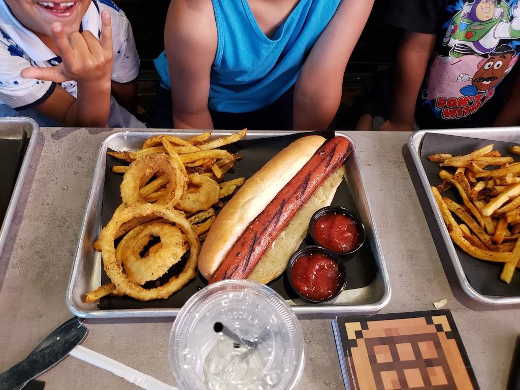 Graze Burgers | restaurant | 125 Bruce St, Sevierville, TN 37862, USA | 8653663775 OR +1 865-366-3775