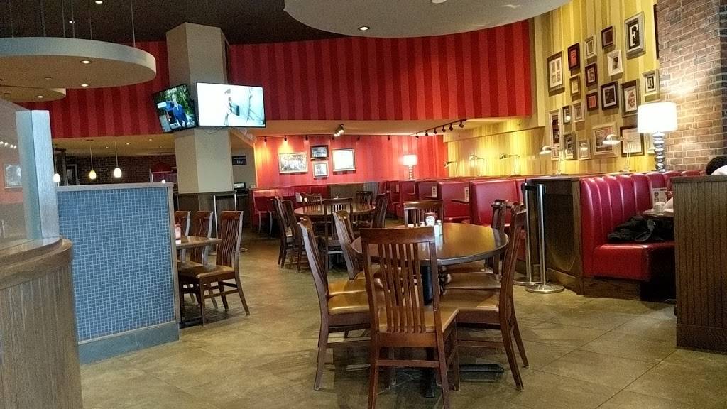TGI Fridays Restaurant & Sports Bar | restaurant | Lobby Level of the Embassy Suites, 6700 Fallsview Blvd, Niagara Falls, ON L2G 3W6, Canada | 9053568523 OR +1 905-356-8523