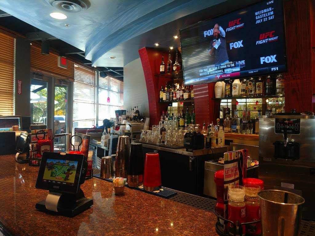 Red Robin Gourmet Burgers and Brews | restaurant | 27476 W Lugonia Ave, Redlands, CA 92374, USA | 9097925641 OR +1 909-792-5641