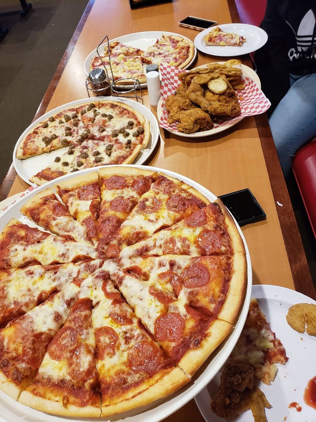 Shakeys Pizza Parlor | restaurant | 2520 S Azusa Ave, West Covina, CA 91792, USA | 6265814646 OR +1 626-581-4646