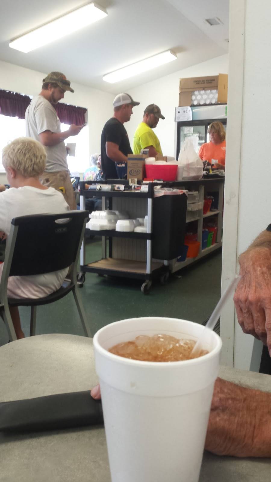 Badin Lake Family Restaurant | restaurant | 2507 Blaine Rd, New London, NC 28127, USA | 3364612660 OR +1 336-461-2660