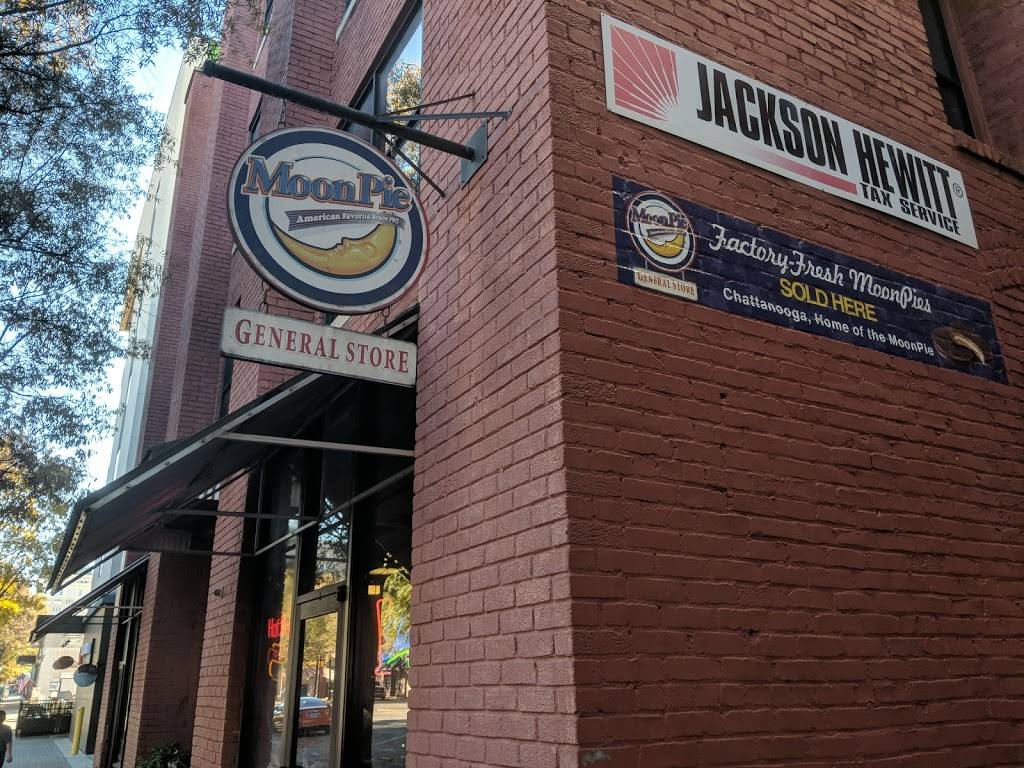 Five Guys | meal takeaway | 401 Broad St, Chattanooga, TN 37402, USA | 4235318267 OR +1 423-531-8267