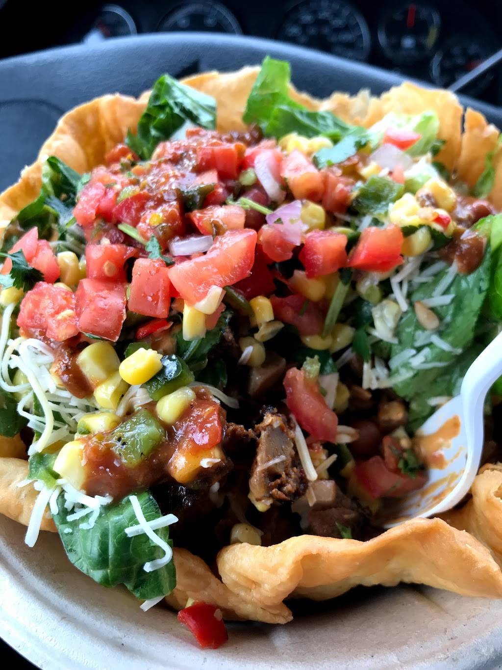 QDOBA Mexican Eats | restaurant | Round Hill Rd, Fairfield, CT 06824, USA | 2032929530 OR +1 203-292-9530