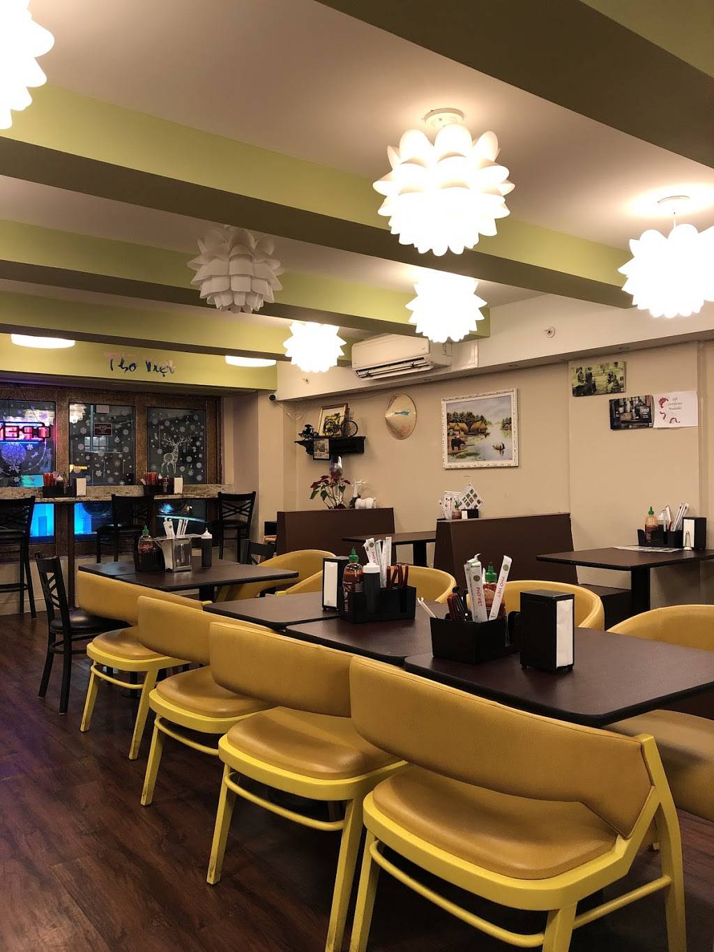 Pho Viet | restaurant | 104 St Paul St, Baltimore, MD 21202, USA | 4102441428 OR +1 410-244-1428