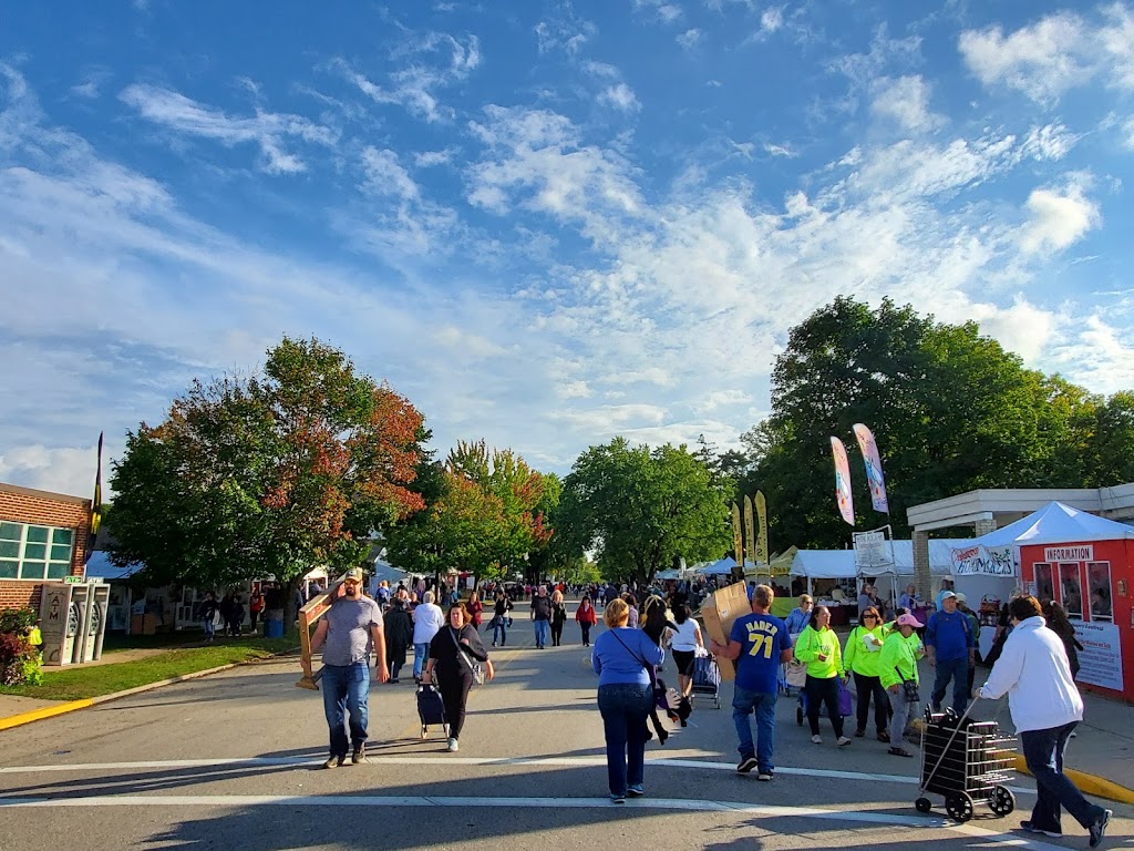 Wisconsin Cranberry Discovery Center & Cranberry Country Cafe | cafe | 204 Main Street, Warrens, WI 54666, USA | 6083784878 OR +1 608-378-4878