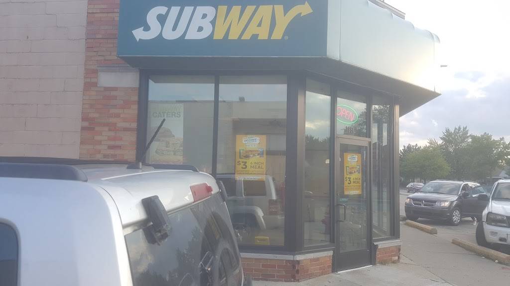 Subway | restaurant | 19548 Kelly Rd, Harper Woods, MI 48225, USA | 3133273061 OR +1 313-327-3061