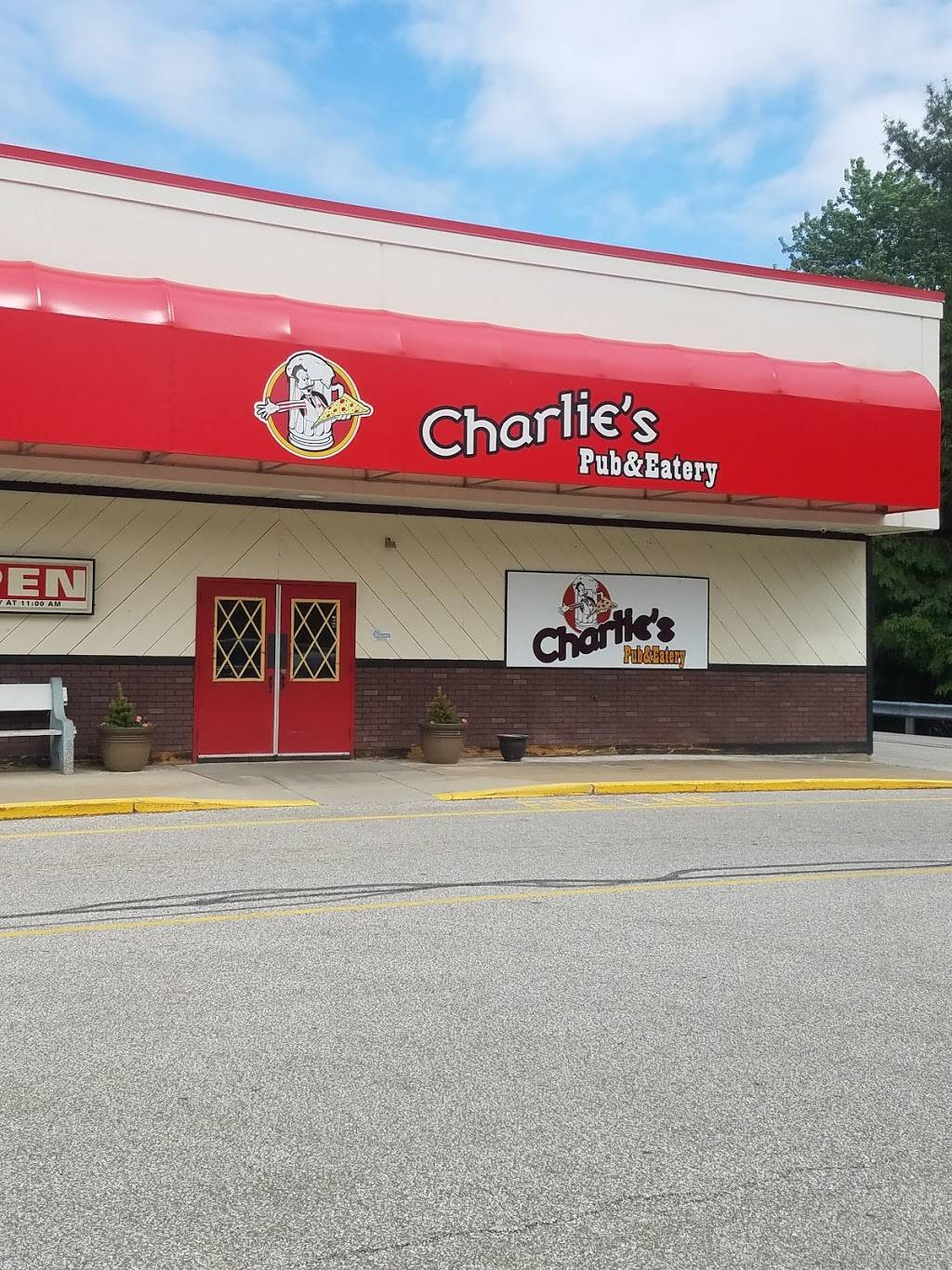 Charlies Pub & Eatery | restaurant | 606 Erie St # 1, Edinboro, PA 16412, USA | 8147341715 OR +1 814-734-1715