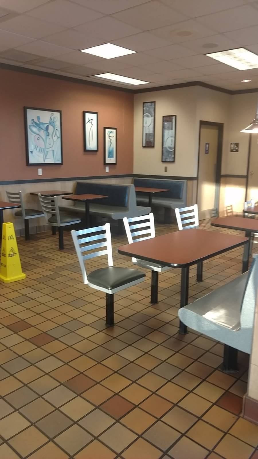 McDonalds | cafe | 300 Market Pl Dr, Oakdale, PA 15071, USA | 7242181798 OR +1 724-218-1798