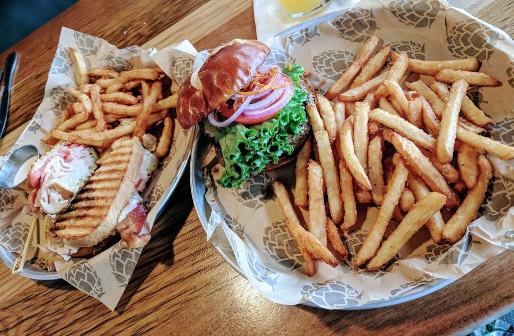 30hop Iowa River Landing | restaurant | 900 E 2nd Ave, Coralville, IA 52241, USA | 3193513800 OR +1 319-351-3800