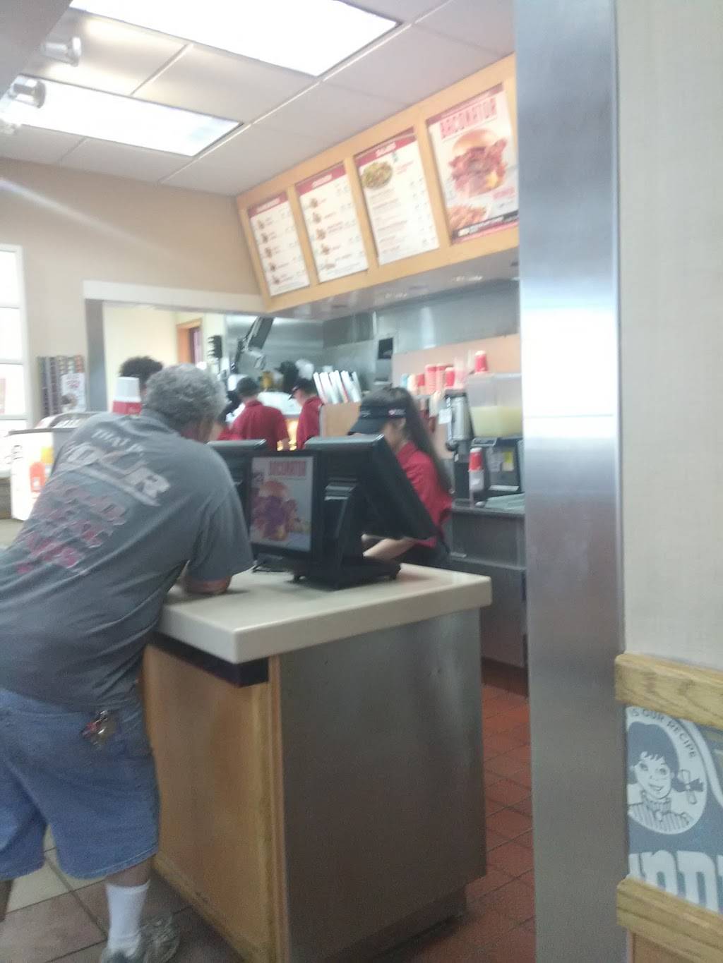 Wendys | restaurant | 804 W Main St, Lebanon, KY 40033, USA | 2706920470 OR +1 270-692-0470