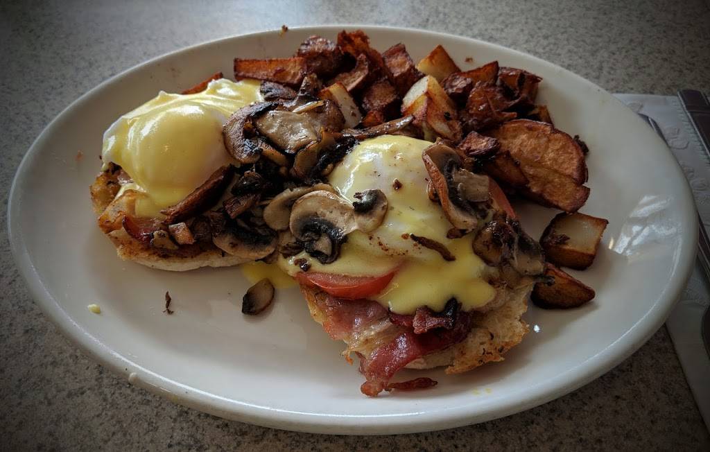 Paulis Bakery & Restaurant | restaurant | 275 E Main St, Tilton, NH 03276, USA | 6032867081 OR +1 603-286-7081