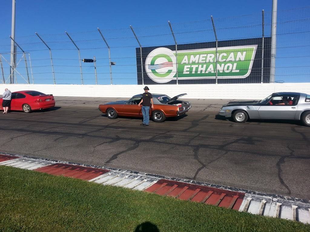 Pilot Travel Center | restaurant | 699 IL-203, East St Louis, IL 62201, USA | 6188755800 OR +1 618-875-5800