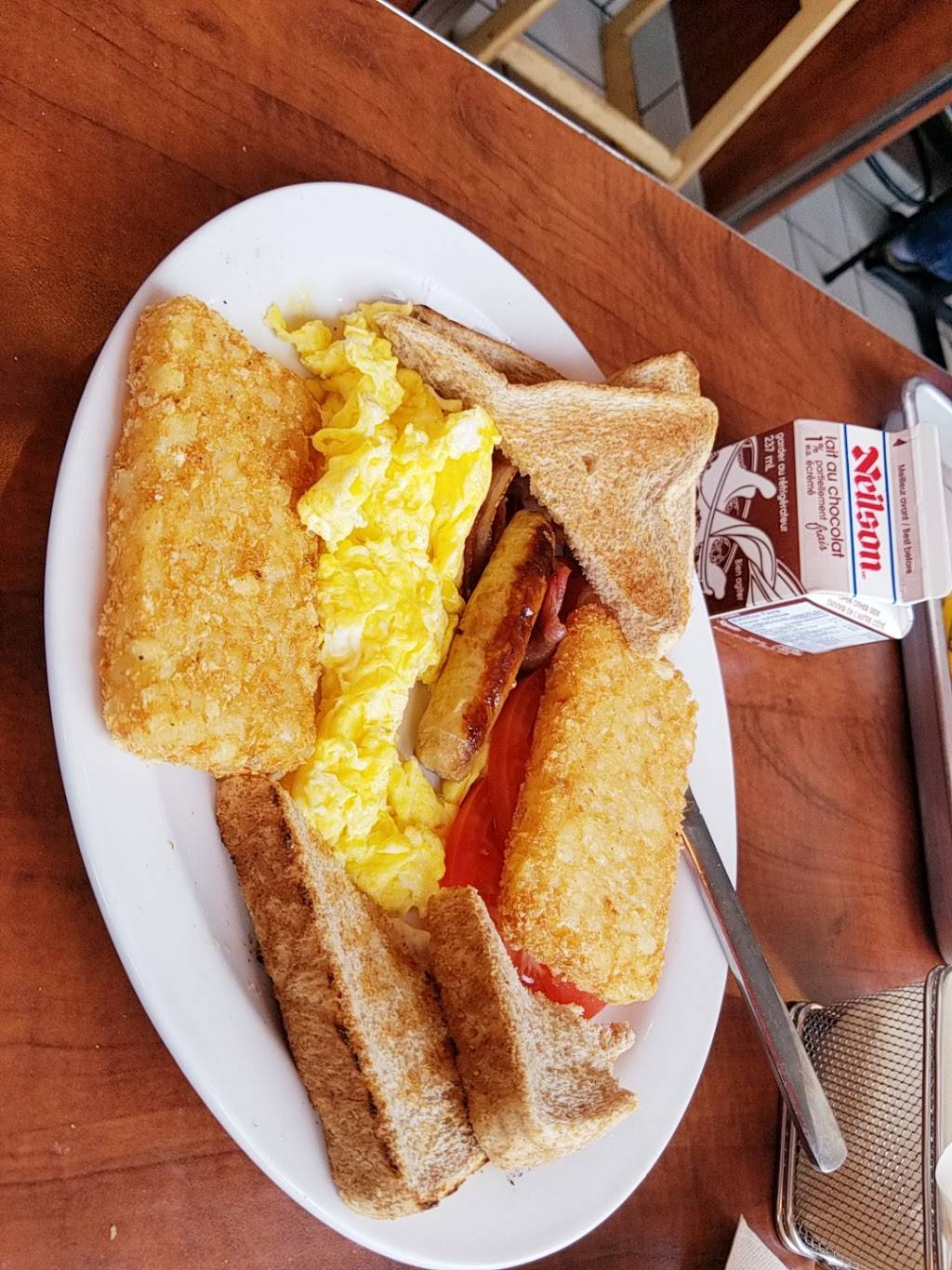 A&W Canada | restaurant | 733 Central Pkwy W, Mississauga, ON L5B 4L1, Canada | 9058488885 OR +1 905-848-8885