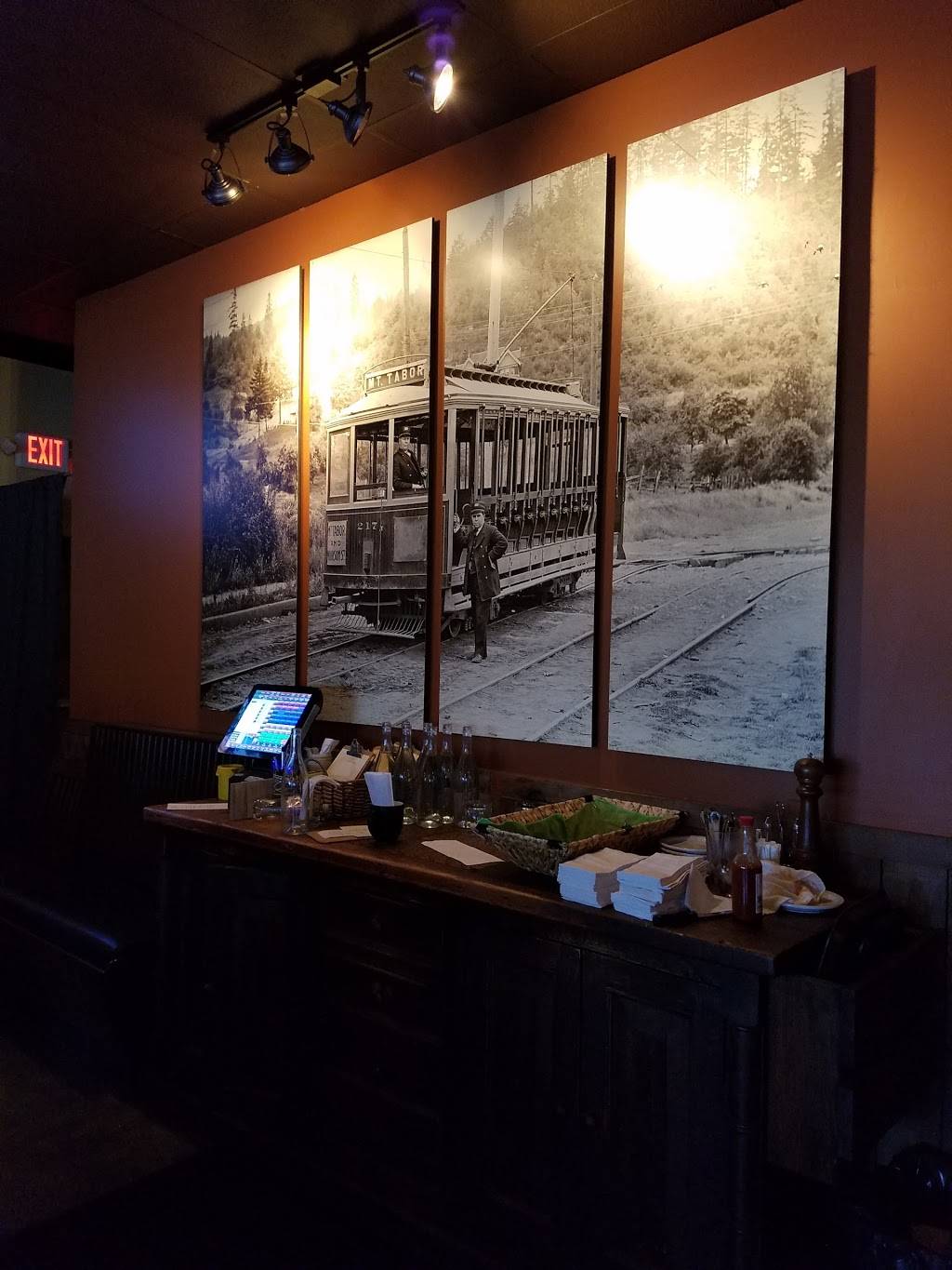 Tabor Tavern | restaurant | 5325 E Burnside St, Portland, OR 97215, USA | 5032083544 OR +1 503-208-3544