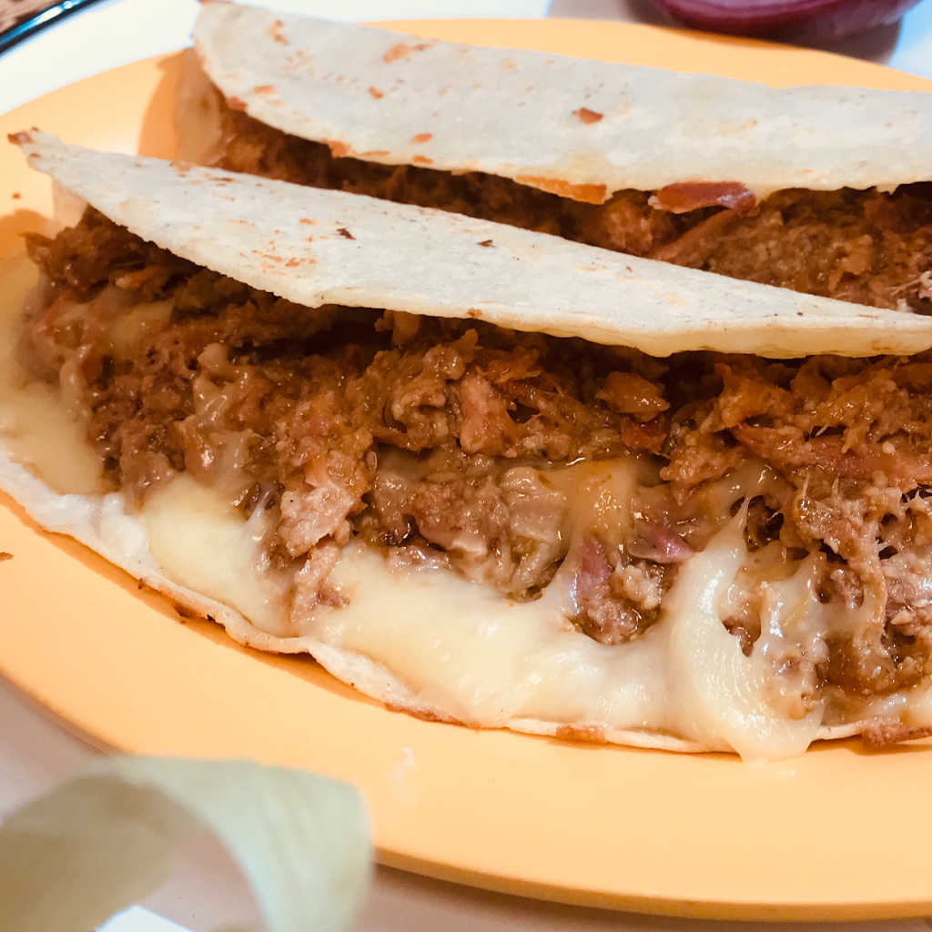 Takikos Taco Stop | restaurant | 9355 Culebra Rd #103, San Antonio, TX 78251, USA | 2103525234 OR +1 210-352-5234