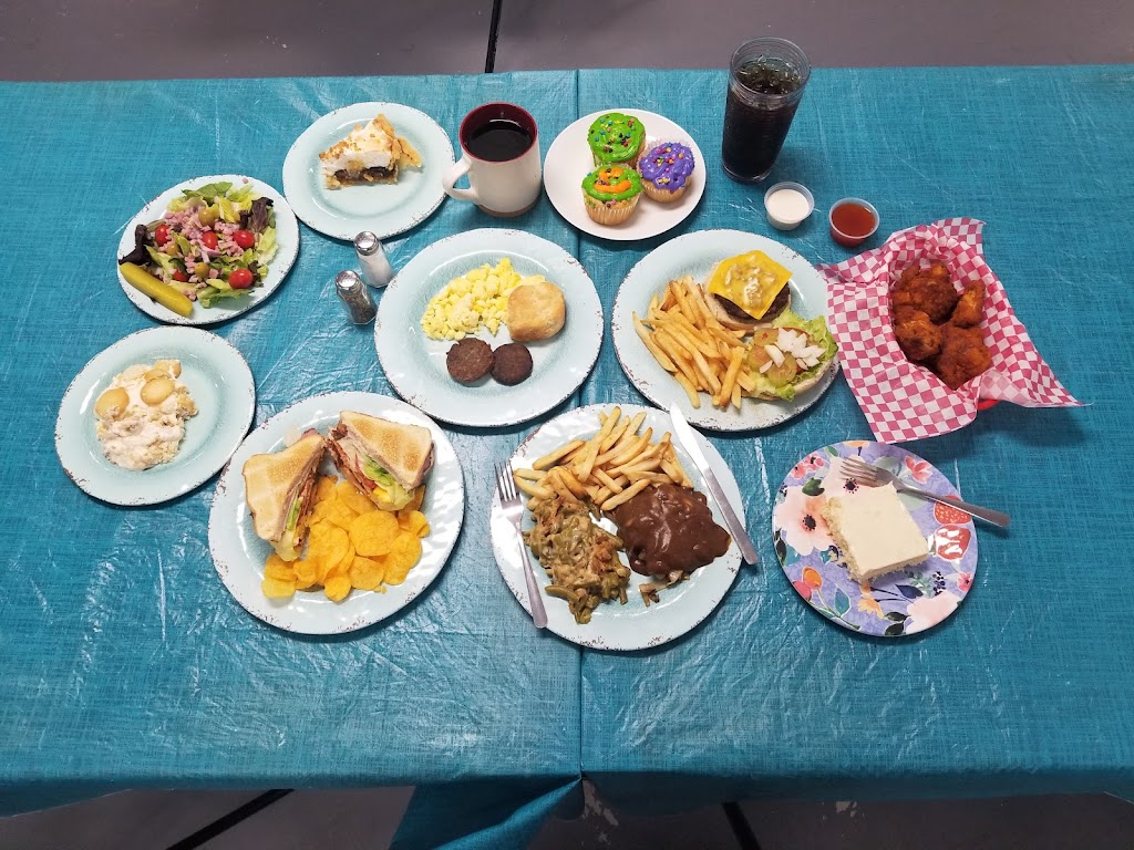 Evie Sues Country Market | restaurant | 795 AR-21, Clarksville, AR 72830, USA | 4797052111 OR +1 479-705-2111