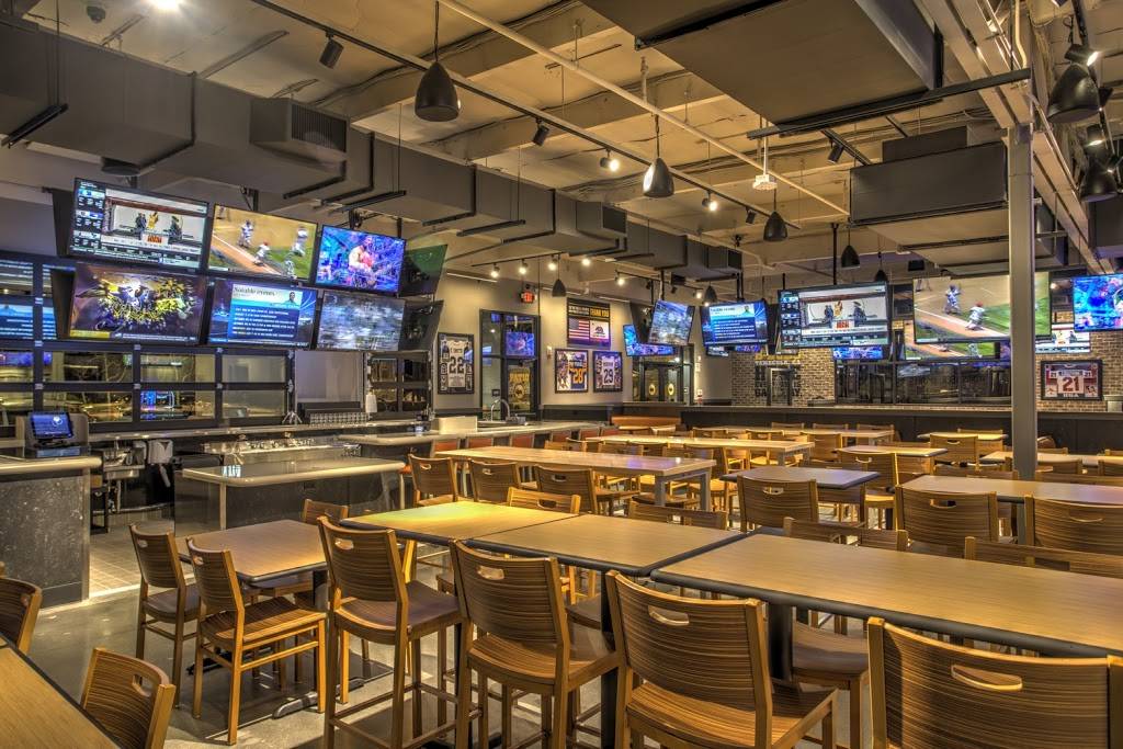 Buffalo Wild Wings | meal takeaway | 32401 Temecula Pkwy, Temecula, CA 92592, USA | 9513030225 OR +1 951-303-0225