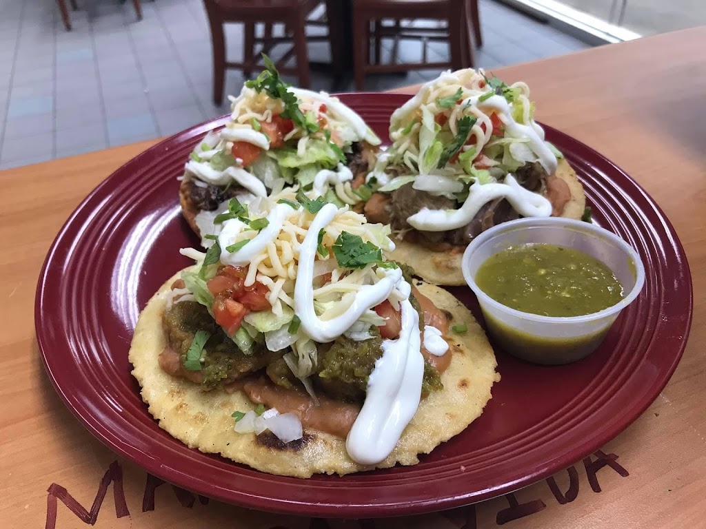 Lulus Place Authentic Mexican Food | restaurant | 5501 Hedge Lane Terrace, Shawnee, KS 66226, USA | 9132586536 OR +1 913-258-6536