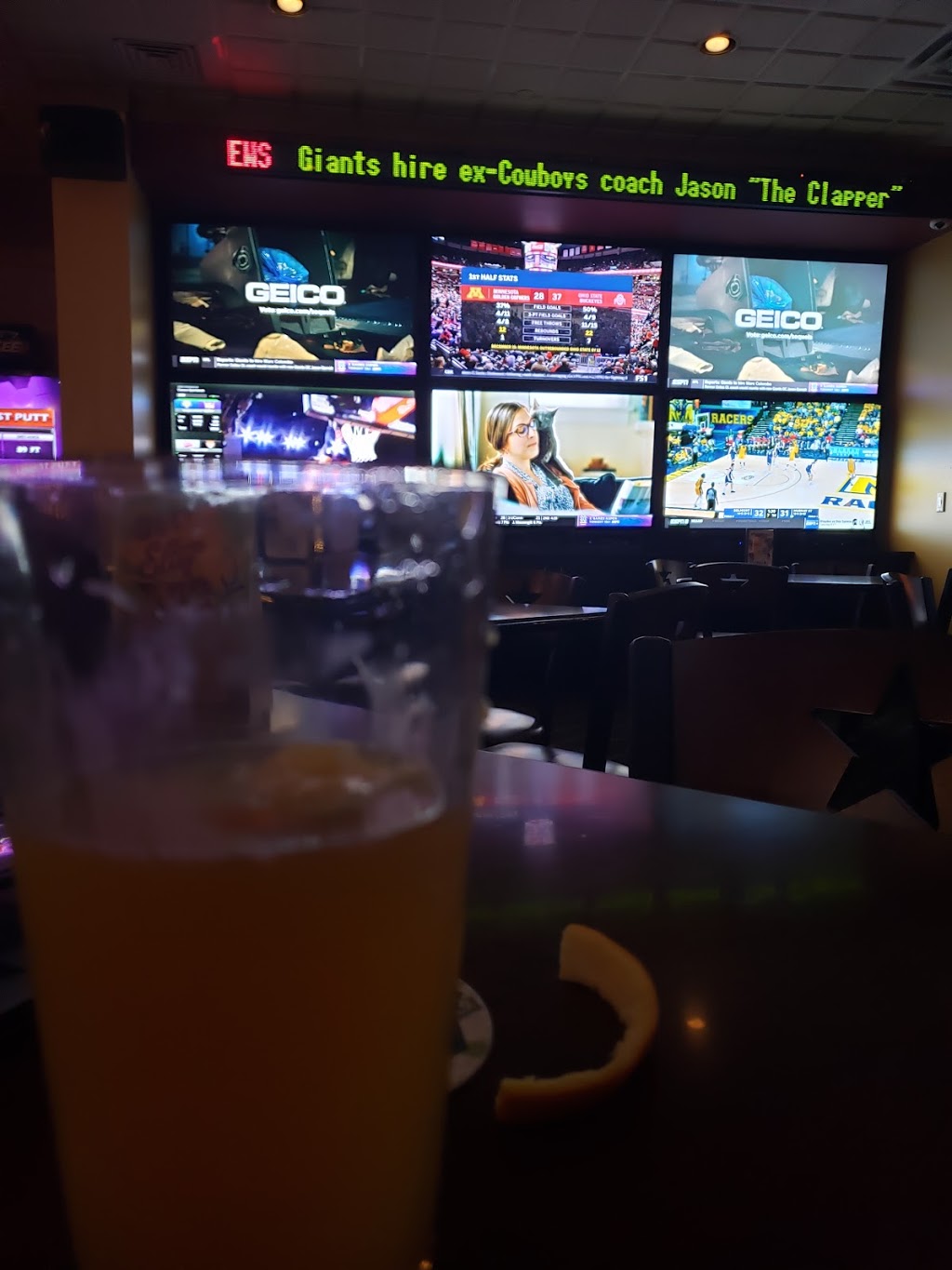 Clicks Billiards | restaurant | 2800 Forestwood Dr #148, Arlington, TX 76006, USA | 8176497665 OR +1 817-649-7665