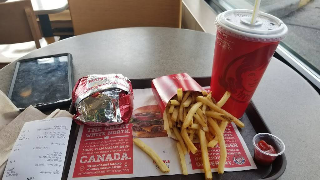 Wendys | restaurant | 6585 Airport Rd, Mississauga, ON L4V 1E5, Canada | 9056787846 OR +1 905-678-7846