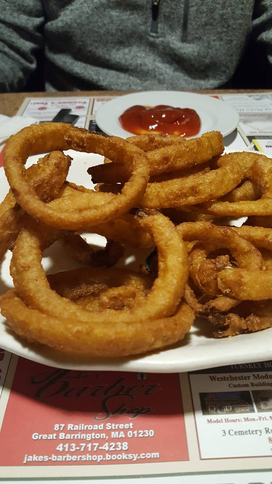 Stateline Pizza | restaurant | 340 N Elm St, Canaan, CT 06018, USA | 8608241554 OR +1 860-824-1554