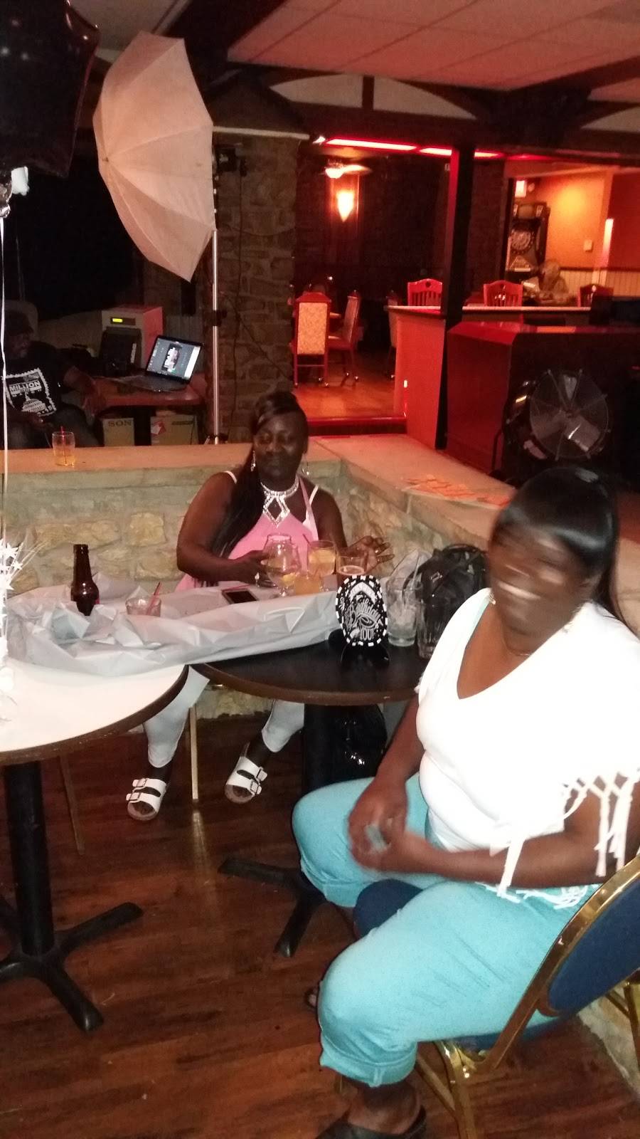 Ebony & Ivory Restaurant | restaurant | 5101 E 38th St, Indianapolis, IN 46218, USA | 3176026688 OR +1 317-602-6688