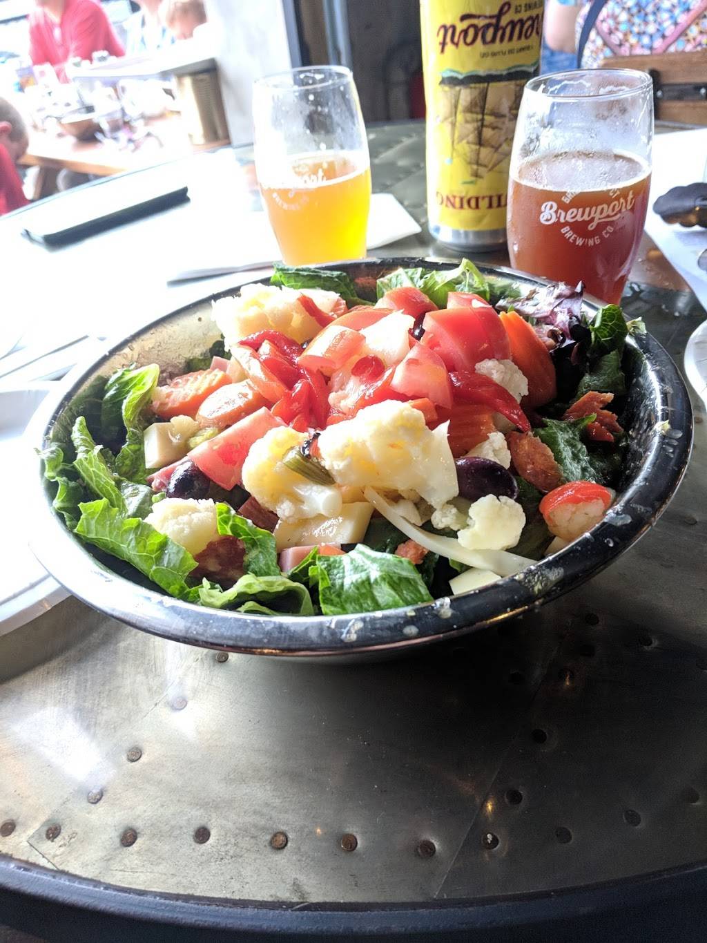 Brewport | restaurant | 225 South Frontage Road, Bridgeport, CT 06604, USA | 2036124438 OR +1 203-612-4438