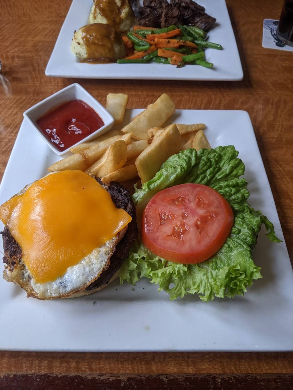 Mr. Dooleys Boston | restaurant | 77 Broad St, Boston, MA 02109, USA | 6173385656 OR +1 617-338-5656