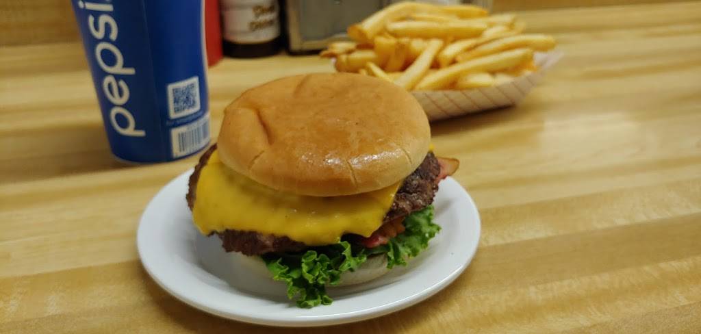 Clauds Hamburgers | restaurant | 3834 S Peoria Ave, Tulsa, OK 74105, USA | 9187428332 OR +1 918-742-8332